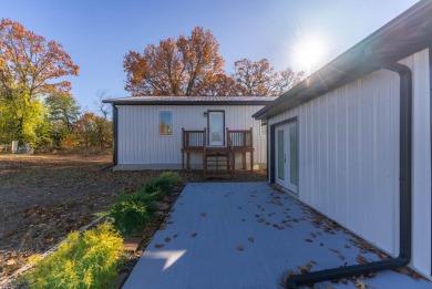 This beautifully remodeled 2,885 sq. ft. custom home offers on Gene Pray Memorial Golf Course in Missouri - for sale on GolfHomes.com, golf home, golf lot
