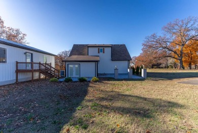 This beautifully remodeled 2,885 sq. ft. custom home offers on Gene Pray Memorial Golf Course in Missouri - for sale on GolfHomes.com, golf home, golf lot