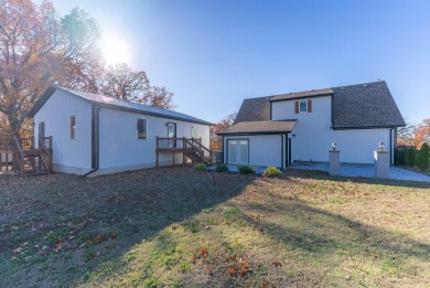 This beautifully remodeled 2,885 sq. ft. custom home offers on Gene Pray Memorial Golf Course in Missouri - for sale on GolfHomes.com, golf home, golf lot