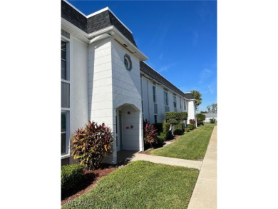 Welcome Home to your beautiful, clean, bright & sunny south Fort on Myerlee Country Club in Florida - for sale on GolfHomes.com, golf home, golf lot