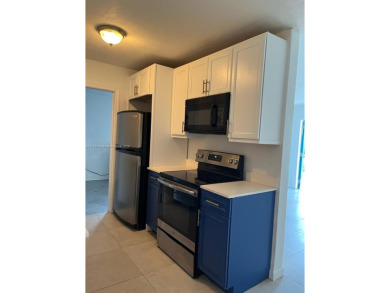 GREAT OPPORTUNITY!! NO RESTRICTIONS!! Updated 2/1 plus 1 car on Sunrise Lakes Phase III in Florida - for sale on GolfHomes.com, golf home, golf lot