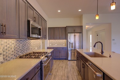 Carefree living in Unit #50 Villas at SaddleBrooke. Popular Lago on Saddlebrooke Golf Course in Arizona - for sale on GolfHomes.com, golf home, golf lot