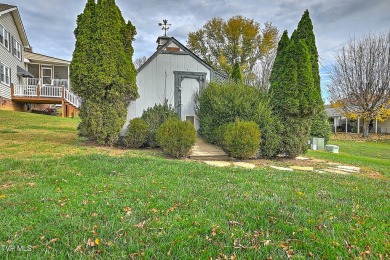 This beautifully updated home is located in the desirable on Glenrochie Country Club in Virginia - for sale on GolfHomes.com, golf home, golf lot