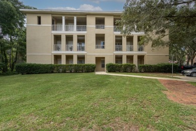 Welcome to the heart of Haile Plantation Village!
Step into this on Haile Plantation Golf and Country Club in Florida - for sale on GolfHomes.com, golf home, golf lot