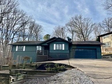 A charming home nestled in the heart of Bella Vista, AR on Bella Vista Country Club - Berksdale in Arkansas - for sale on GolfHomes.com, golf home, golf lot