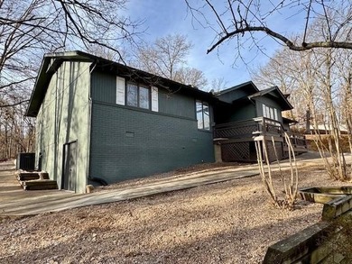 A charming home nestled in the heart of Bella Vista, AR on Bella Vista Country Club - Berksdale in Arkansas - for sale on GolfHomes.com, golf home, golf lot