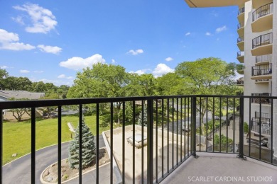 Rarely available, move-in ready, 1-bedroom, 1-bath condo at on Oak Meadows Golf Club in Illinois - for sale on GolfHomes.com, golf home, golf lot
