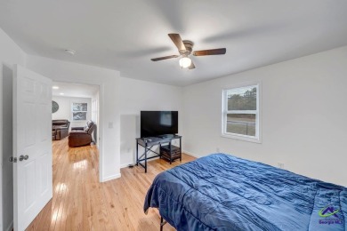 Move-In Ready Bungalow in Reynolds, GA!  BRAND NEW HEAT AND AIR on Reynolds Golf Course in Georgia - for sale on GolfHomes.com, golf home, golf lot