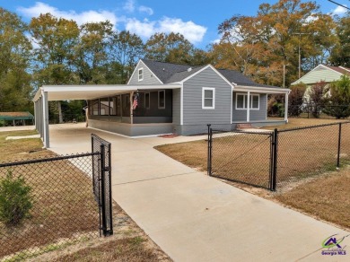 Move-In Ready Bungalow in Reynolds, GA!  BRAND NEW HEAT AND AIR on Reynolds Golf Course in Georgia - for sale on GolfHomes.com, golf home, golf lot