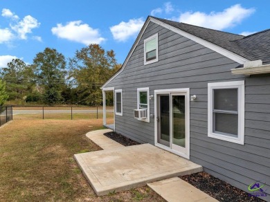 Move-In Ready Bungalow in Reynolds, GA!  BRAND NEW HEAT AND AIR on Reynolds Golf Course in Georgia - for sale on GolfHomes.com, golf home, golf lot