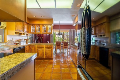 Beautiful Southwestern style 2 bedroom condo in the Indian Wells on Indian Wells Golf Resort and Country Club in California - for sale on GolfHomes.com, golf home, golf lot