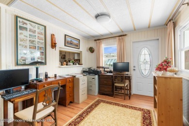 BEAUTIFUL MOVE IN READY HOME! Gorgeous 55+ Gated Golf Course on Brookridge Country Club in Florida - for sale on GolfHomes.com, golf home, golf lot