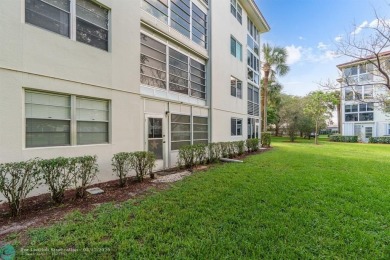 Fully furnished TURNKEY unit with full sized washer and dryer on Wynmoor Golf Course in Florida - for sale on GolfHomes.com, golf home, golf lot