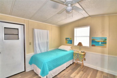 WELCOME TO CENTRAL FLORIDA'S RETIREMENT OASIS LOCATED IN THIS on Southern Dunes Golf and Country Club in Florida - for sale on GolfHomes.com, golf home, golf lot