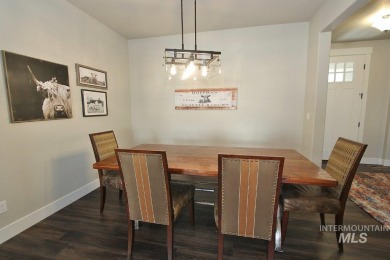 Experience refined Idaho living in this stunning 3-bed, 2-bath on Hunters Point Golf Club in Idaho - for sale on GolfHomes.com, golf home, golf lot