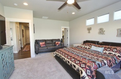 Experience refined Idaho living in this stunning 3-bed, 2-bath on Hunters Point Golf Club in Idaho - for sale on GolfHomes.com, golf home, golf lot