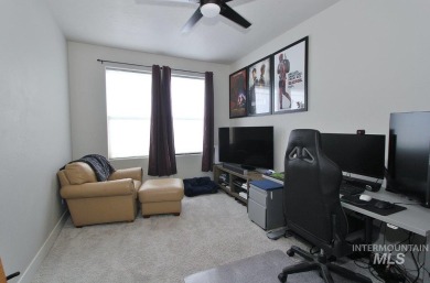 Experience refined Idaho living in this stunning 3-bed, 2-bath on Hunters Point Golf Club in Idaho - for sale on GolfHomes.com, golf home, golf lot