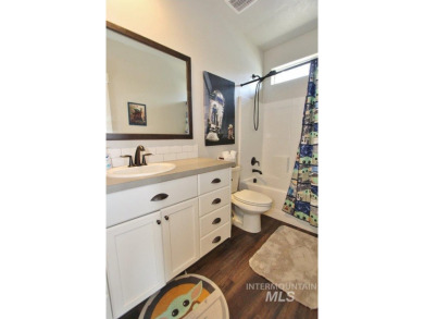 Experience refined Idaho living in this stunning 3-bed, 2-bath on Hunters Point Golf Club in Idaho - for sale on GolfHomes.com, golf home, golf lot