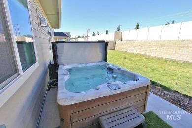 Experience refined Idaho living in this stunning 3-bed, 2-bath on Hunters Point Golf Club in Idaho - for sale on GolfHomes.com, golf home, golf lot