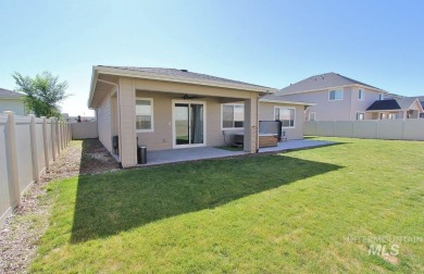 Experience refined Idaho living in this stunning 3-bed, 2-bath on Hunters Point Golf Club in Idaho - for sale on GolfHomes.com, golf home, golf lot