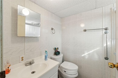 Welcome to this well-maintained 2 bedroom, 2 bathroom home on High Point Golf Club, Inc. in Florida - for sale on GolfHomes.com, golf home, golf lot