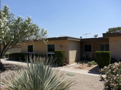 A beautiful 2 bed, 2 bath townhome in Circa Court is now for on Sun City Lakes West and East in Arizona - for sale on GolfHomes.com, golf home, golf lot