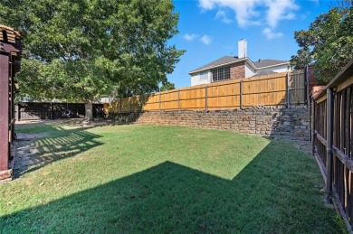 CHARMING 2 STORY ON A LARGE CORNER LOT! Fall in love with this on Oakmont Country Club in Texas - for sale on GolfHomes.com, golf home, golf lot