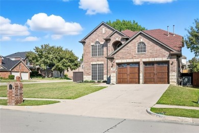 CHARMING 2 STORY ON A LARGE CORNER LOT! Fall in love with this on Oakmont Country Club in Texas - for sale on GolfHomes.com, golf home, golf lot
