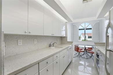 MINS FROM DOWNTOWN.........BEING SOLD TURN KEY on The Dunedin Country Club in Florida - for sale on GolfHomes.com, golf home, golf lot