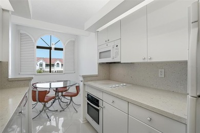 MINS FROM DOWNTOWN.........BEING SOLD TURN KEY on The Dunedin Country Club in Florida - for sale on GolfHomes.com, golf home, golf lot