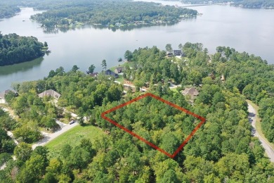 Nice 1.61 acre interior lot in The Retreat at Grand Harbor on The Patriot Golf Club At Grand Harbor in South Carolina - for sale on GolfHomes.com, golf home, golf lot