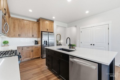 Highly sought-after Carriage Hill West home near Lake Lowell and on Hunters Point Golf Club in Idaho - for sale on GolfHomes.com, golf home, golf lot