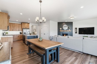 Highly sought-after Carriage Hill West home near Lake Lowell and on Hunters Point Golf Club in Idaho - for sale on GolfHomes.com, golf home, golf lot