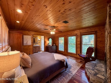 Stunning Log Cabin style Retreat on Norris Lake - Community on The Greens at Deerfield in Tennessee - for sale on GolfHomes.com, golf home, golf lot