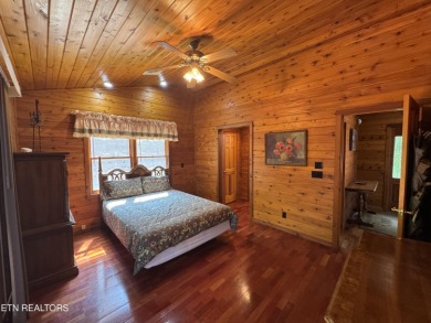 Stunning Log Cabin style Retreat on Norris Lake - Community on The Greens at Deerfield in Tennessee - for sale on GolfHomes.com, golf home, golf lot