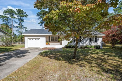 Charming 3-bedroom bungalow located in the desirable Trent Woods on New Bern Golf and Country Club in North Carolina - for sale on GolfHomes.com, golf home, golf lot