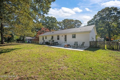 Charming 3-bedroom bungalow located in the desirable Trent Woods on New Bern Golf and Country Club in North Carolina - for sale on GolfHomes.com, golf home, golf lot