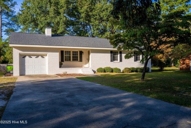 Charming 3-bedroom bungalow located in the desirable Trent Woods on New Bern Golf and Country Club in North Carolina - for sale on GolfHomes.com, golf home, golf lot