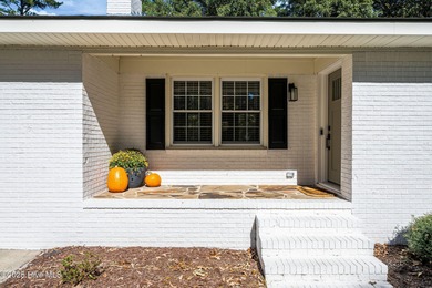 Charming 3-bedroom bungalow located in the desirable Trent Woods on New Bern Golf and Country Club in North Carolina - for sale on GolfHomes.com, golf home, golf lot