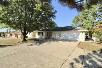 Super clean brick 3 bedroom, 2 bath home with golf course views on Twin Lakes Golf Club in Arkansas - for sale on GolfHomes.com, golf home, golf lot