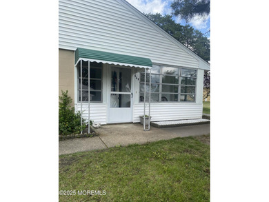 Neat and clean Edgewood 2 Model in Crestwood Village 1 Co-op on Keswick Village Golf Course in New Jersey - for sale on GolfHomes.com, golf home, golf lot