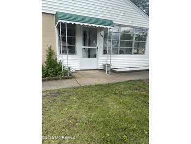 Neat and clean Edgewood 2 Model in Crestwood Village 1 Co-op on Keswick Village Golf Course in New Jersey - for sale on GolfHomes.com, golf home, golf lot