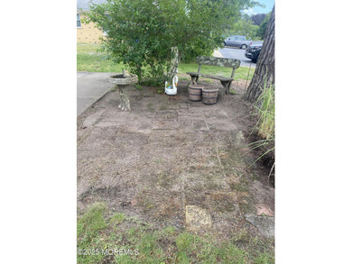 Neat and clean Edgewood 2 Model in Crestwood Village 1 Co-op on Keswick Village Golf Course in New Jersey - for sale on GolfHomes.com, golf home, golf lot