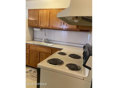 Neat and clean Edgewood 2 Model in Crestwood Village 1 Co-op on Keswick Village Golf Course in New Jersey - for sale on GolfHomes.com, golf home, golf lot