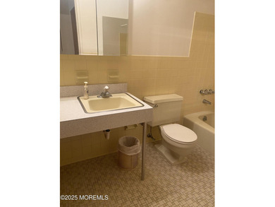 Neat and clean Edgewood 2 Model in Crestwood Village 1 Co-op on Keswick Village Golf Course in New Jersey - for sale on GolfHomes.com, golf home, golf lot