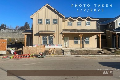 Low maintenance luxury steps from downtown Eagle yet tucked away on Eagle Hills Golf Course in Idaho - for sale on GolfHomes.com, golf home, golf lot