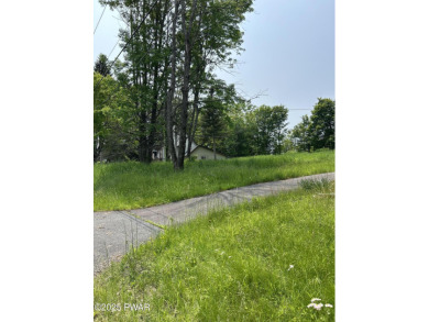 Nice Level Lot located in the Hideout Community. Year Round on The Hideout Golf in Pennsylvania - for sale on GolfHomes.com, golf home, golf lot