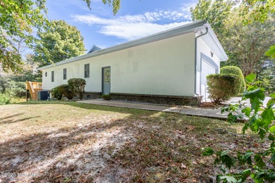 Custom built 3-bedroom, 2 bath rancher style home in the on Sound Golf Links at Albemarle Plantation in North Carolina - for sale on GolfHomes.com, golf home, golf lot