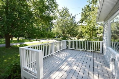 Welcome to 3800 Lakeview in beautiful Shady Beach Heights on Orchard Lake Country Club in Michigan - for sale on GolfHomes.com, golf home, golf lot