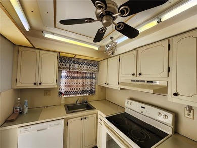 SUNRISE LAKES PHASE 3---HOPA-- 55 OVER---2/2--BEDROOMS HAVE WALK on Sunrise Lakes Phase III in Florida - for sale on GolfHomes.com, golf home, golf lot